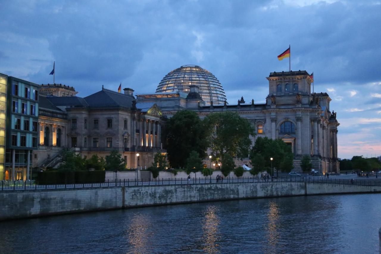 Holiday In Melting Pot At Panke River * Berlino